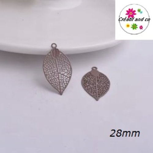 Breloque estampe feuille marron 28mm