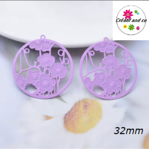 Breloque estampe fleur de prunier dans cercle parme clair  32mm