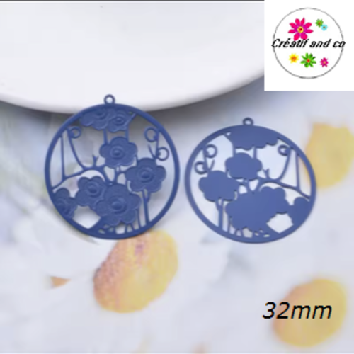 Breloque estampe fleur de prunier dans cercle bleu nuit  32mm