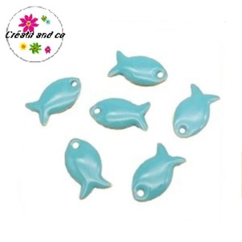 Breloque poisson bleu clair émail 13mm