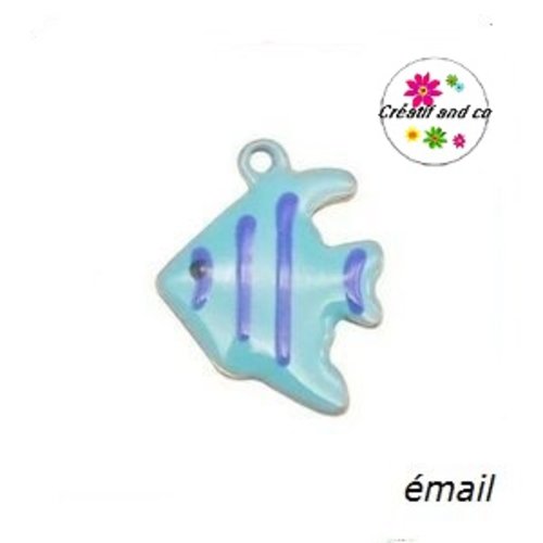 Breloque petit poisson bleu clair rayé bleu émail  12mm
