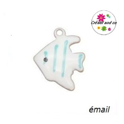Breloque petit poisson blanc rayé bleu émail  12mm