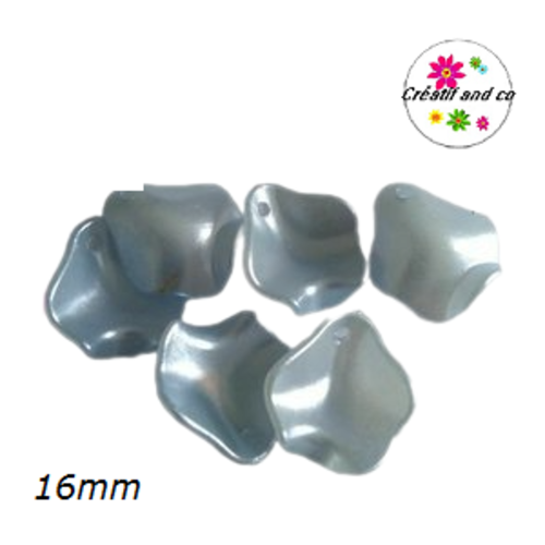 Breloque pétale de fleur nacrée bleue acrylique 16mm
