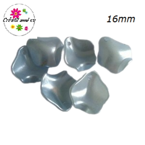 Breloque pétale de fleur nacrée bleue acrylique 16mm