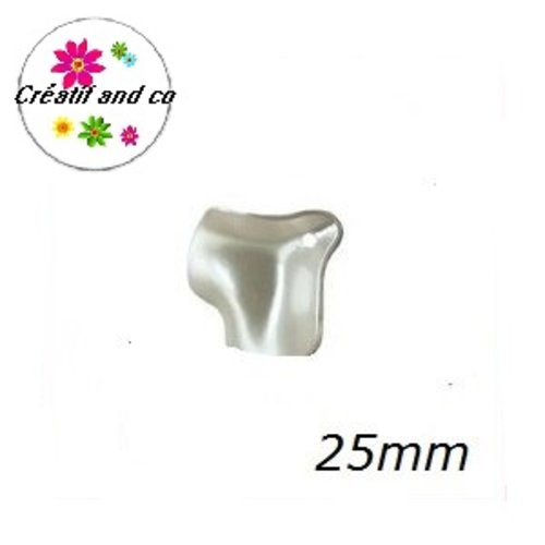 Breloque pétale de fleur nacrée beige acrylique 25mm