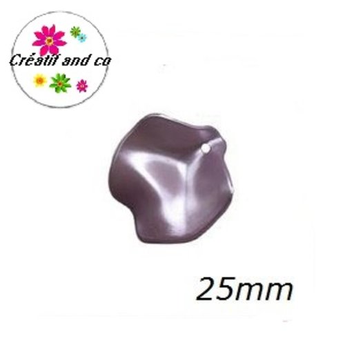 Breloque pétale de fleur nacrée parme acrylique 25mm