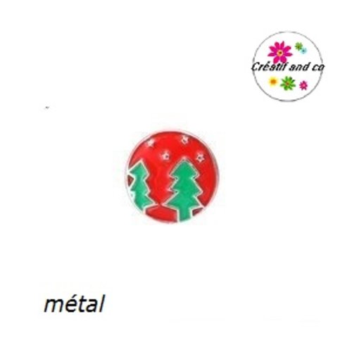 Bouton pression sapin vert fond rouge métal