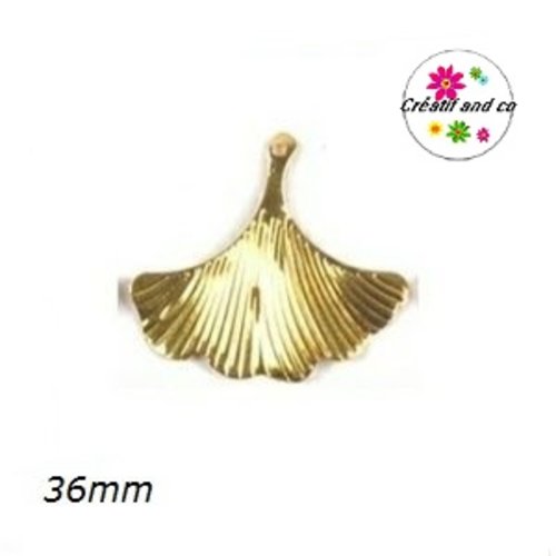 Breloque feuille de ginkgo dorée 36mm
