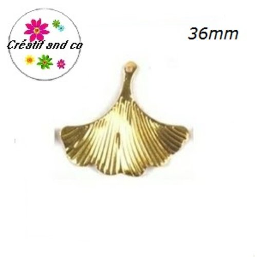 Breloque feuille de ginkgo dorée 36mm