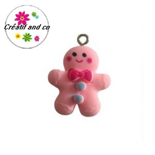Breloque mr pain d'épice de noël rose résine