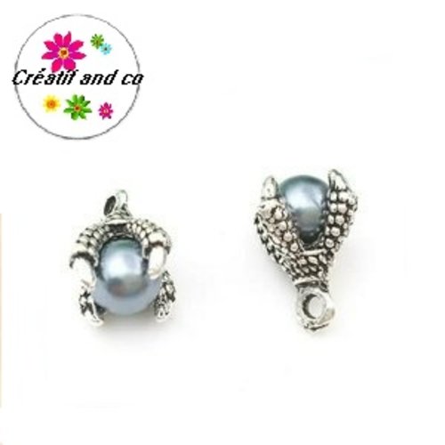 Pendentif griffe de dragon et sa perle grise