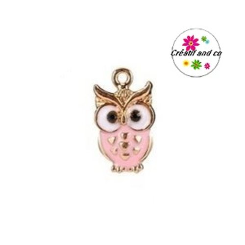Breloque hibou émail rose pâle 20mm