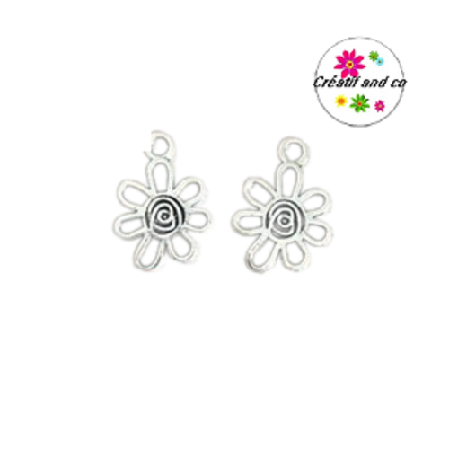 Breloque petite fleur creuse argentée 16mm