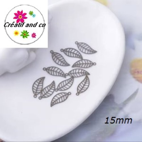 Breloque estampe feuille marron 15mm