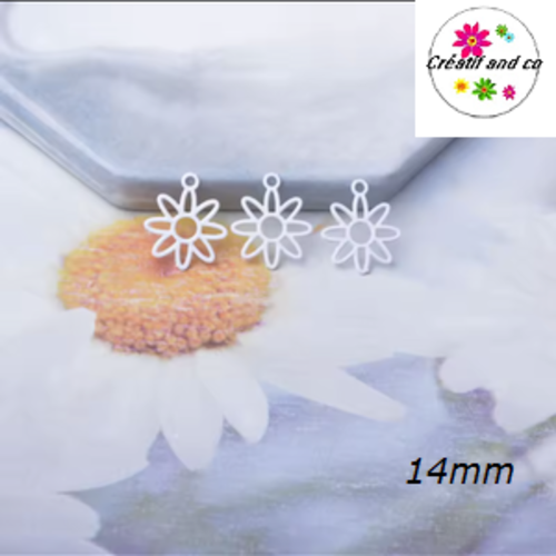 Breloque estampe fleur blanche 14mm