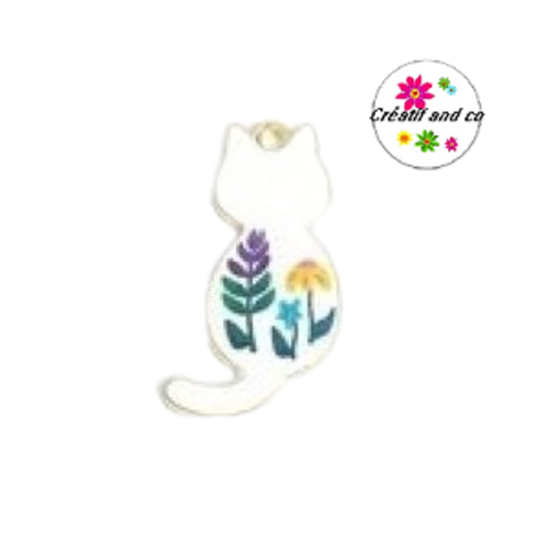 Breloque chat blanc fleuri émail 30mm