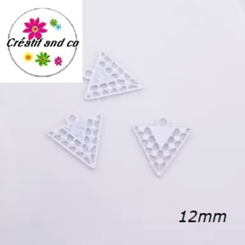 Breloque estampe petit triangle blanc 12mm