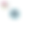 Bouton en bois vernis fleur bleu clair 20mm