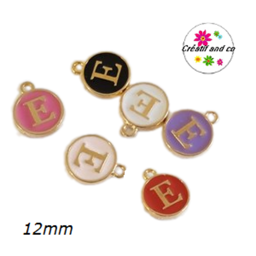 Breloque médaillon lettre alphabet e