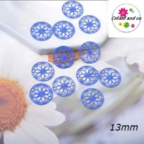 Connecteur estampe cercle motif fleur bleu roi 13mm