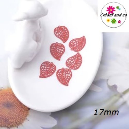 Breloque estampe feuille rouge 17mm