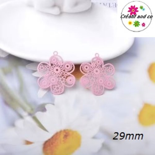 Breloque estampe fleur rose 29mm