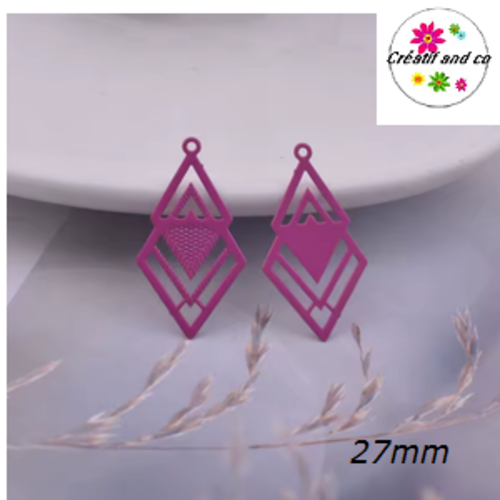 Breloque estampe triangle/losange mauve métallique  27mm