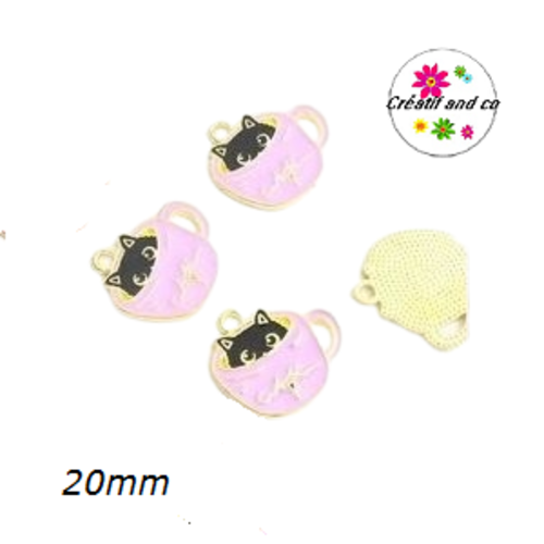 Breloque chat noir dans tasse parme émail
