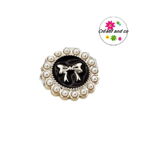 Bouton acrylique noir avec noeud doré et ses petites perles nacrées