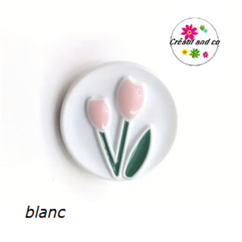 Bouton blanc motif tulipe