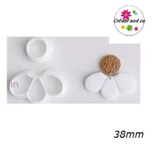 Lot de 2 emporte pièces coeur et pétales de fleur 38mm