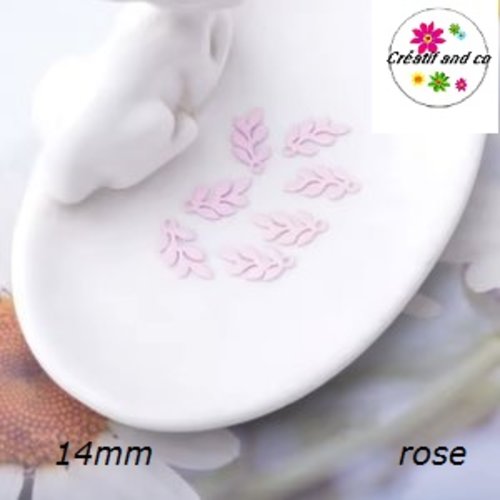 Breloque estampe mini feuille rose 14mm
