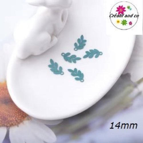 Breloque estampe mini feuille verte foncée 14mm