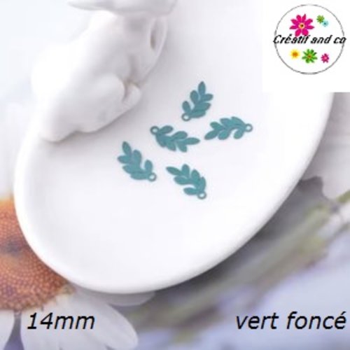 Breloque estampe mini feuille verte foncée 14mm