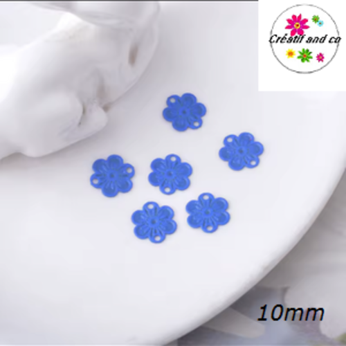Connecteur estampe petite fleur de prunier bleu roi 10mm