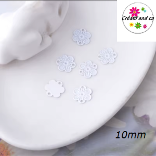 Connecteur estampe petite fleur de prunier blanche 10mm
