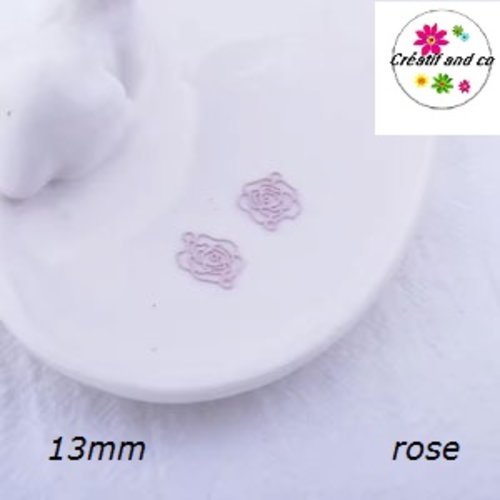 Breloque estampe connecteur petite fleur de rose rose 13mm