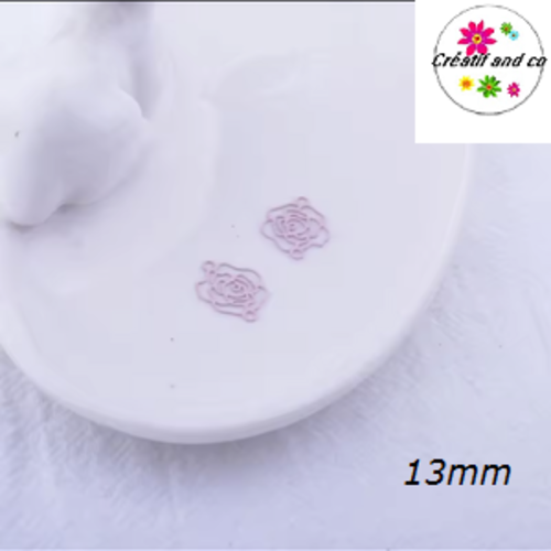 Breloque estampe connecteur petite fleur de rose rose 13mm