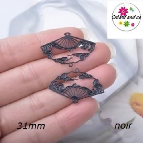 Breloque estampe connecteur éventail noir 31mm