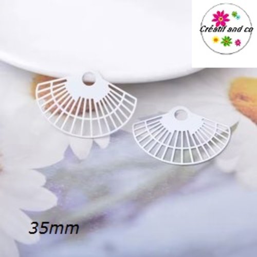 Breloque estampe fleur blanche 35mm