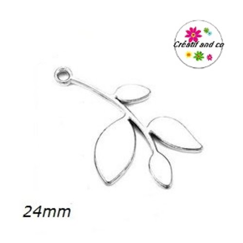 Breloque branche et ses feuilles argentées 24mm