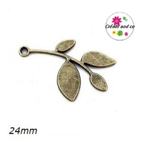 Breloque branche et ses feuilles bronzes 24mm