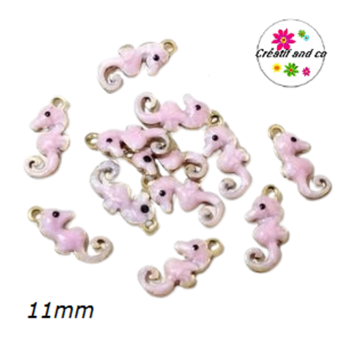 Breloque hippocampe rose émail 11mm