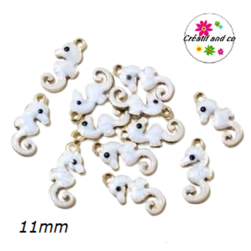 Breloque hippocampe blanc nacre émail 11mm