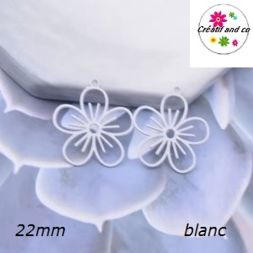 Breloque estampe fleur de prunier blanche 22mm