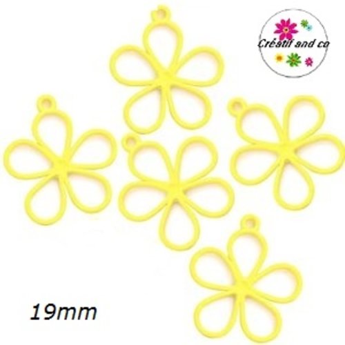 Breloque fleur creuse jaune métal 19mm