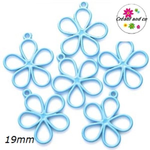 Breloque fleur creuse bleue métal 19mm