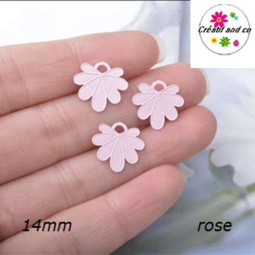 Breloque estampe pétale de fleur rose 14mm