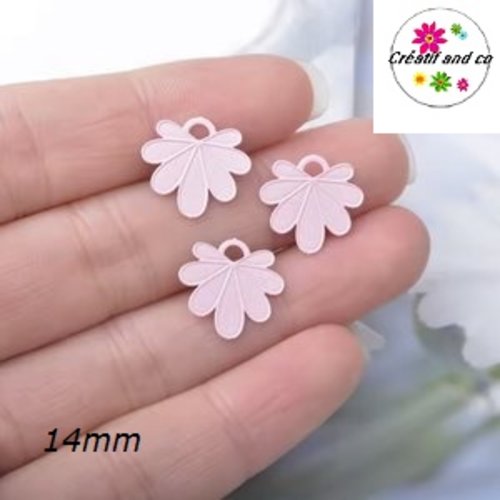Breloque estampe pétale de fleur rose 14mm