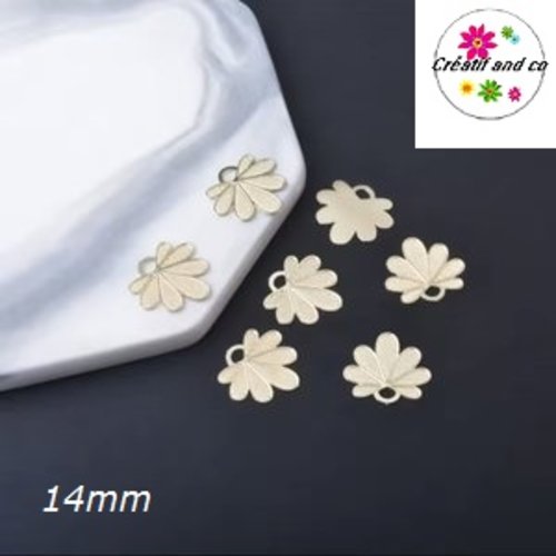 Breloque estampe pétale de fleur dorée 14mm